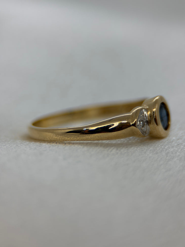 18K Safir- och diamantring – Oval safir, Storlek 53.5
