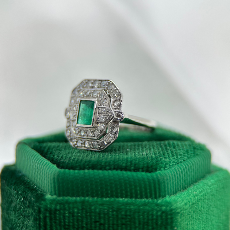 18K Smaragd & Diamantring i Vitguld – Art Deco