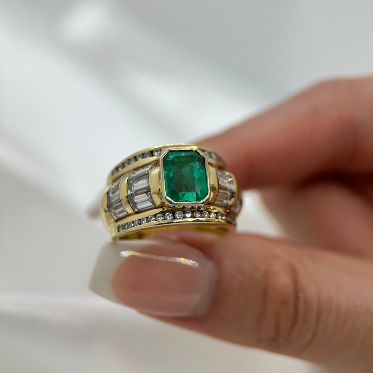 18K Juvelring med Smaragd och Diamanter