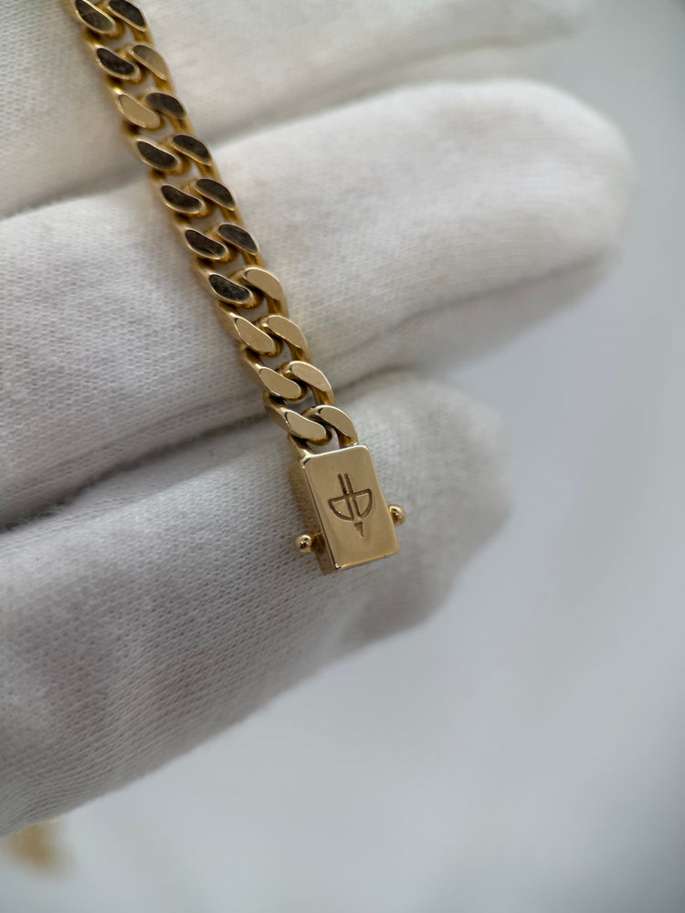 18K Flat Curb-Link Bracelet – 20.1g, 19.3 cm