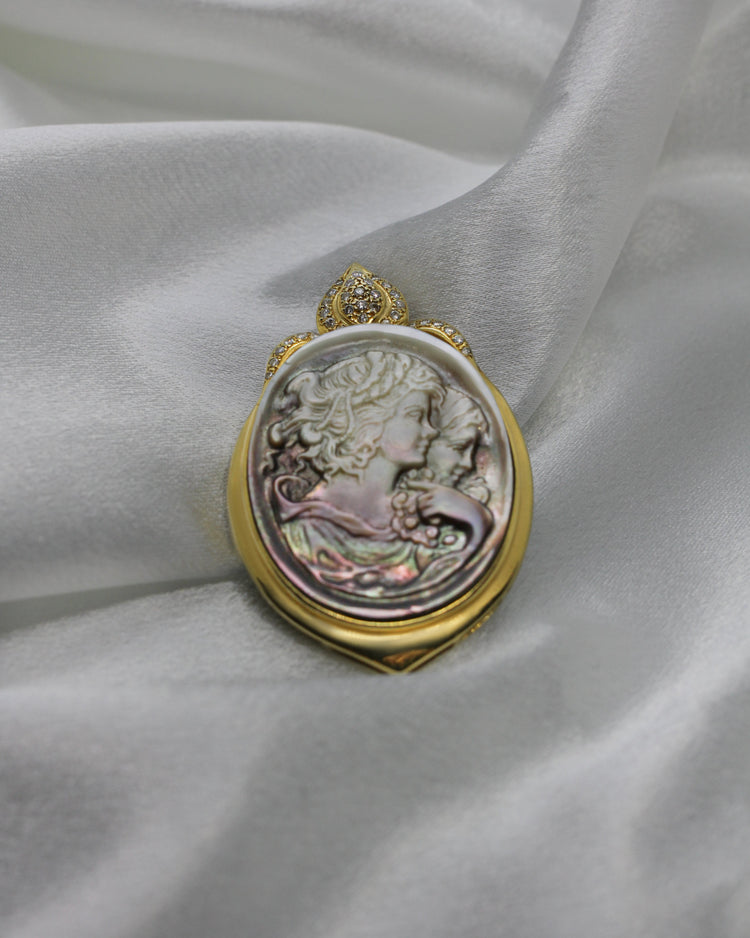 18K Gold Cameo Brooch/Pendant with Shell and Diamonds