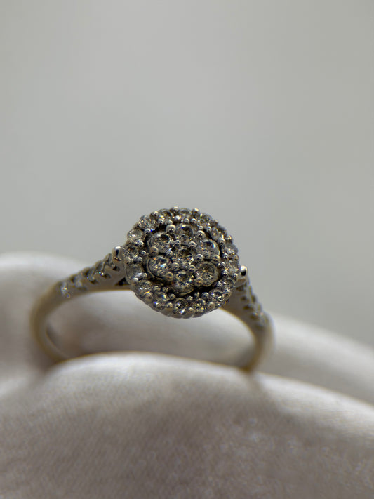 18K Diamantring Klusterdesign – Storlek 53.5