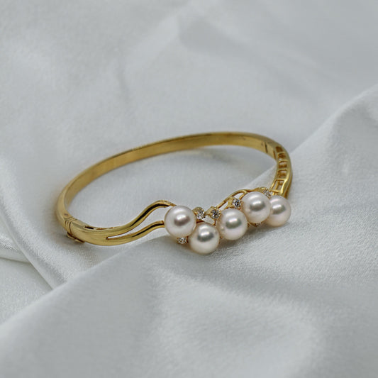 Armband i 18K Guld med Odlade Pärlor och Diamanter
