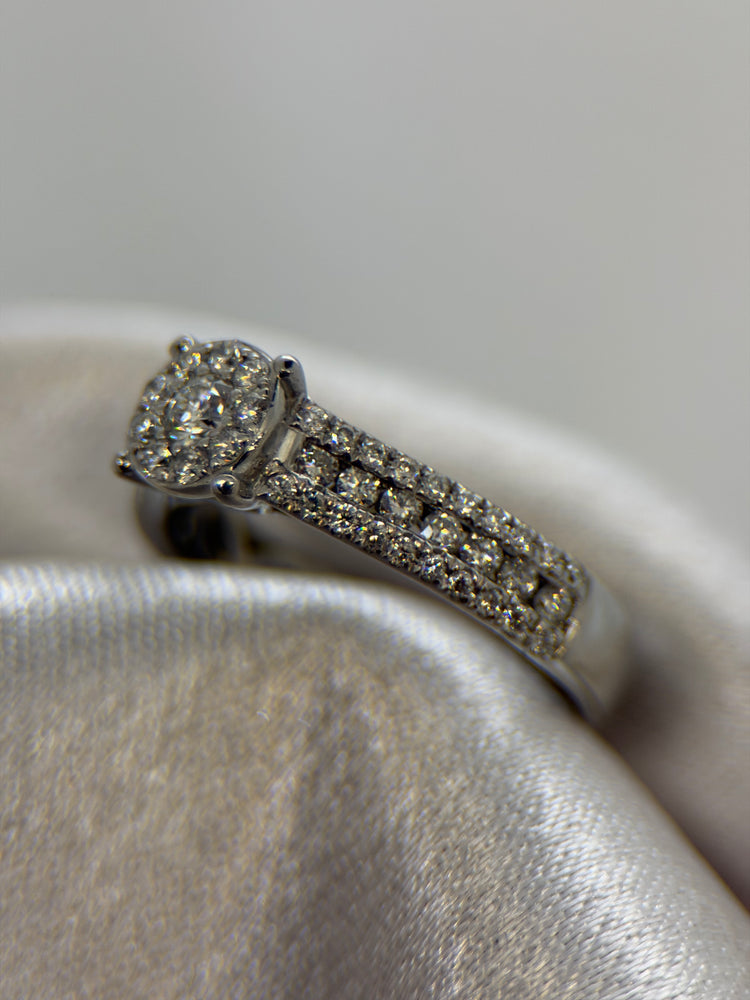 18K Diamantring med Sidodiamanter – Storlek 49½